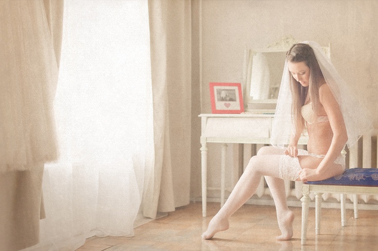 Soft bridal boudoir image