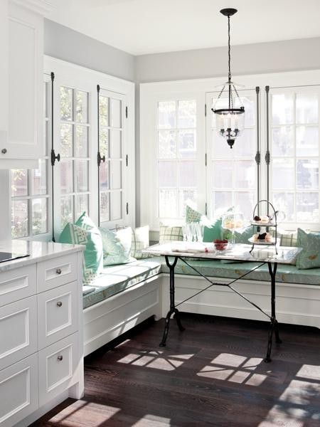 Upholstered window bay seat