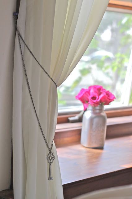 Ornamental curtain tieback