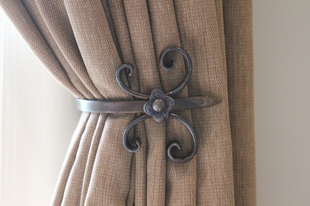 Curtain tieback styling idea