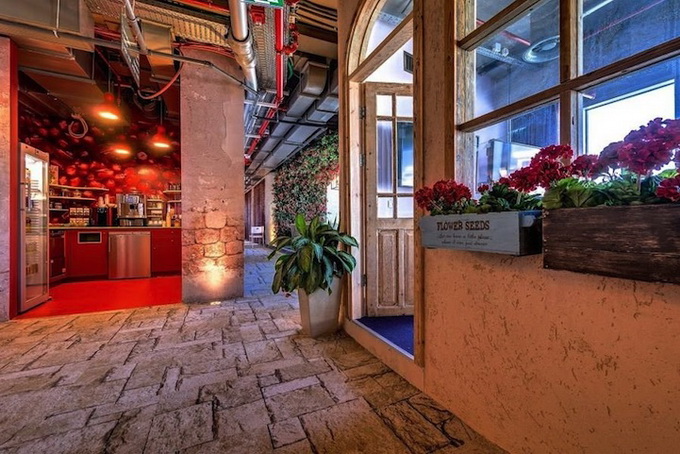 Google Tel Aviv collaborative workspace