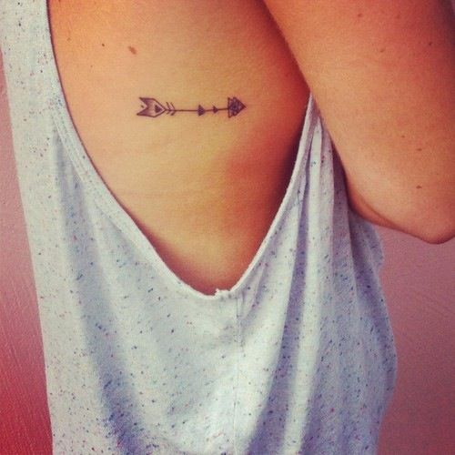 Arrow tattoo motif example