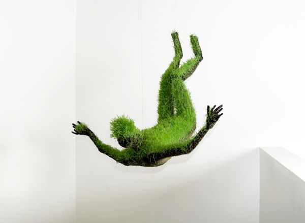 mathilde_roussel_01 Mathilde Roussel hanging grass sculptures installation view
