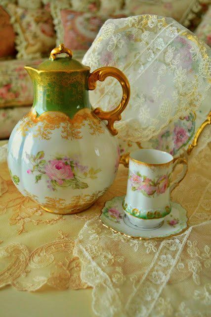 vintage-tea-cups12 Soft-colored vintage teacup