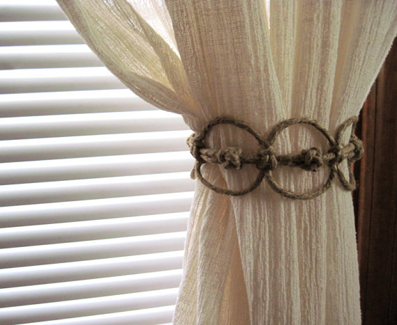 Classic metal curtain holdback