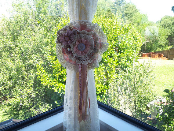 Decorative holdback for drapery