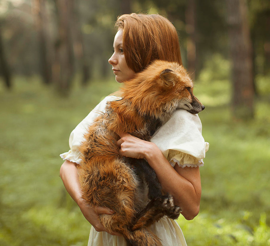 real-animals-pose-with-humans08