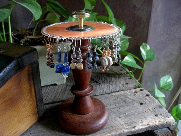 Horizontal jewelry organizer layout