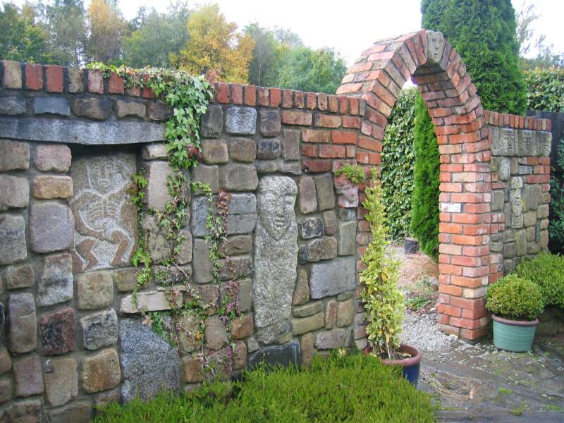 Colorful planting with garden stone