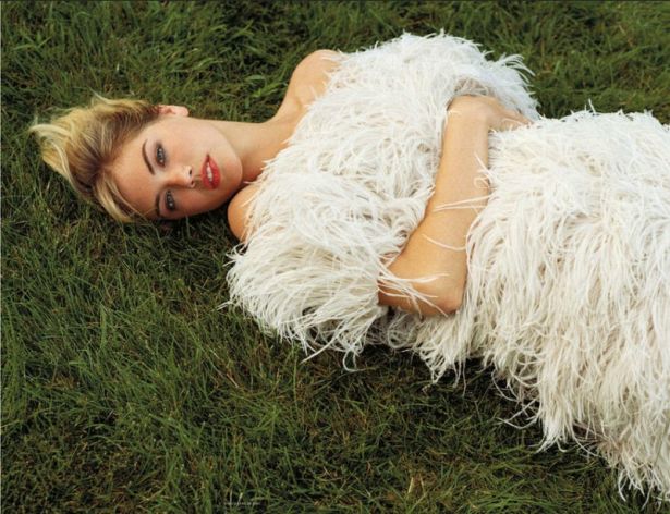 kate-upton-vogue-germany03 Vogue Germany January 2013 fashion story frame