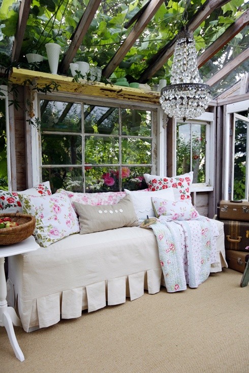 Colourful sunroom interior with vertical emphasis