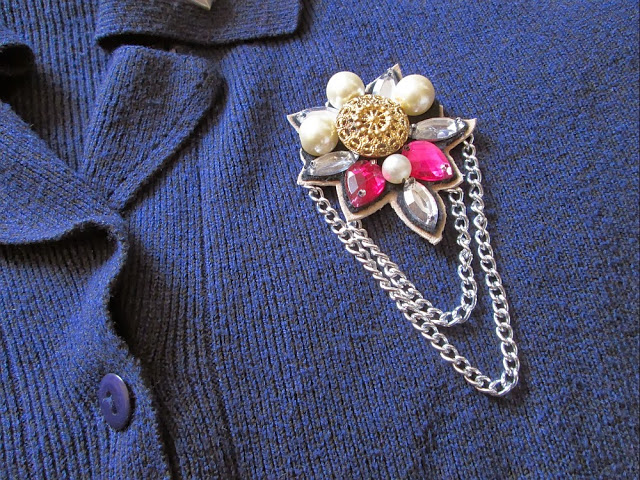 Baroque style brooch