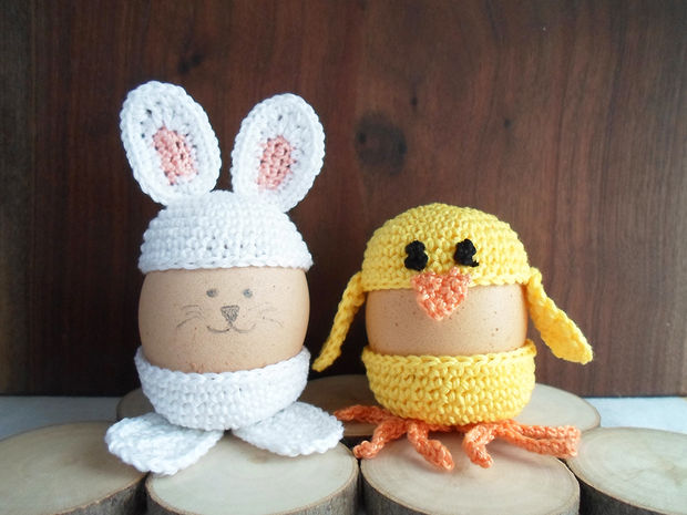 Crochet egg holder