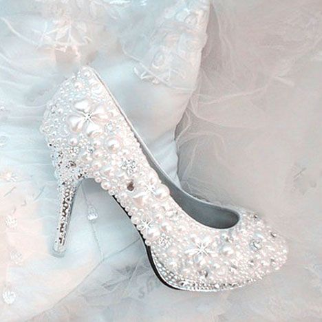 Pearly wedding shoes inspiration