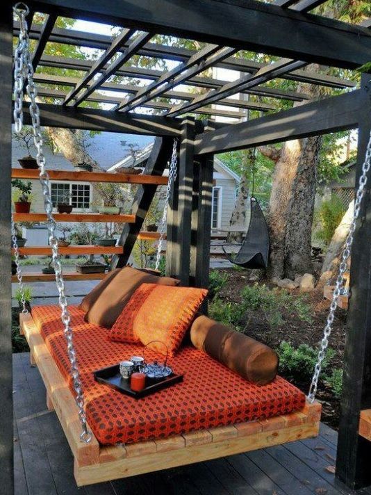 Tall floating bedroom composition