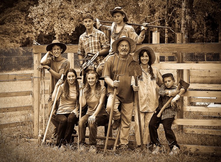 Extended family photo posing