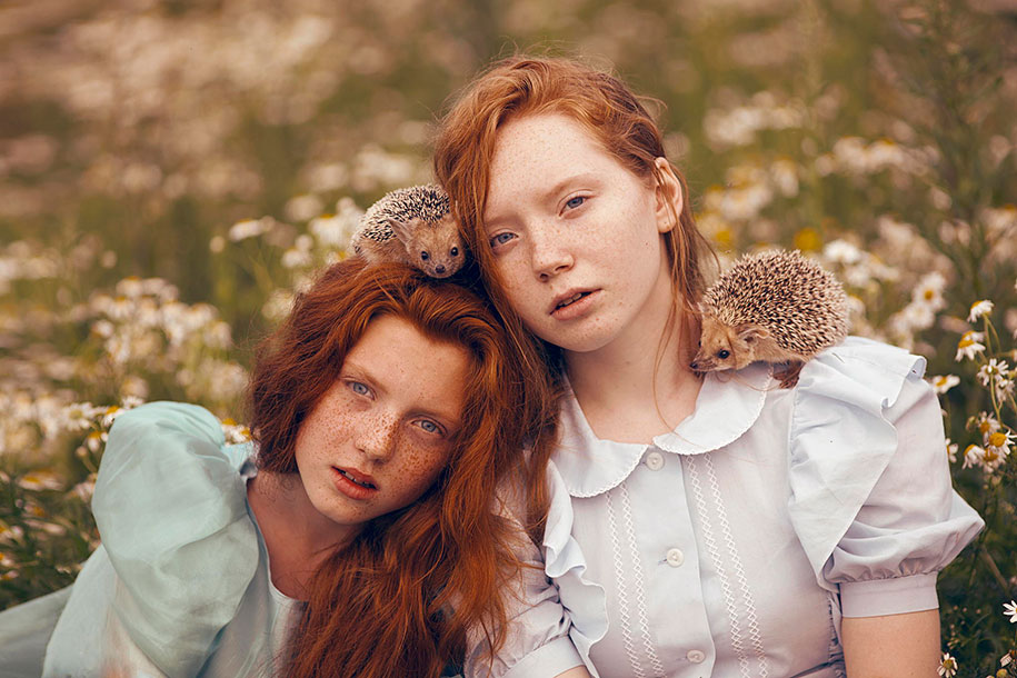 real-animals-pose-with-humans04