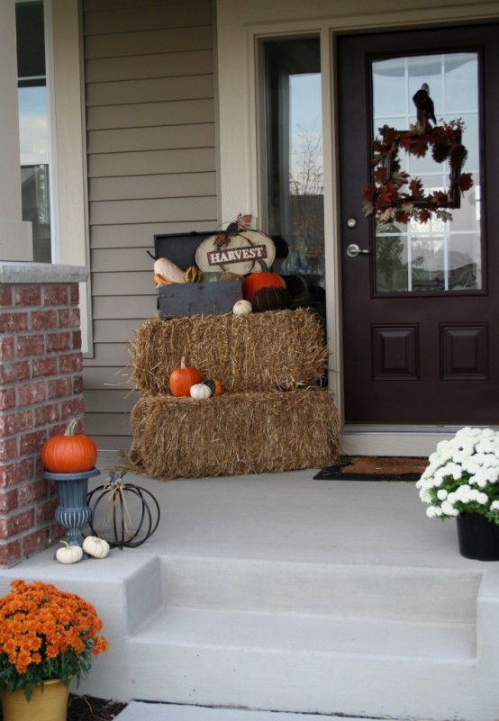 Fall entryway porch decoration
