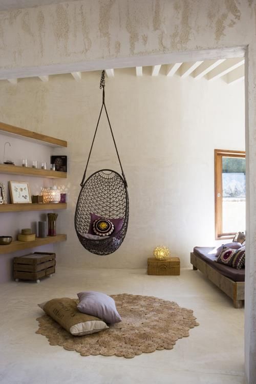 Comfortable indoor hanging chair