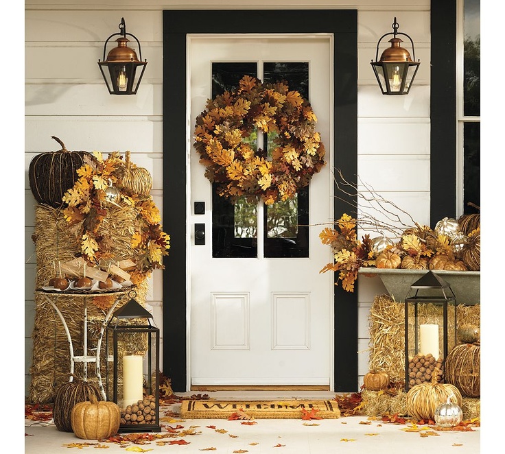 Autumn porch plants and gourds