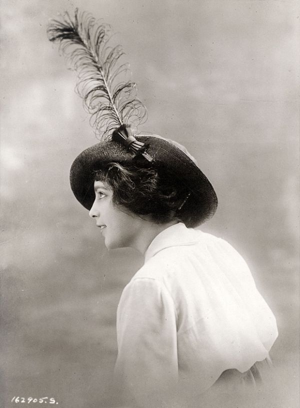 Close portrait of early twentieth-century women’s millinery