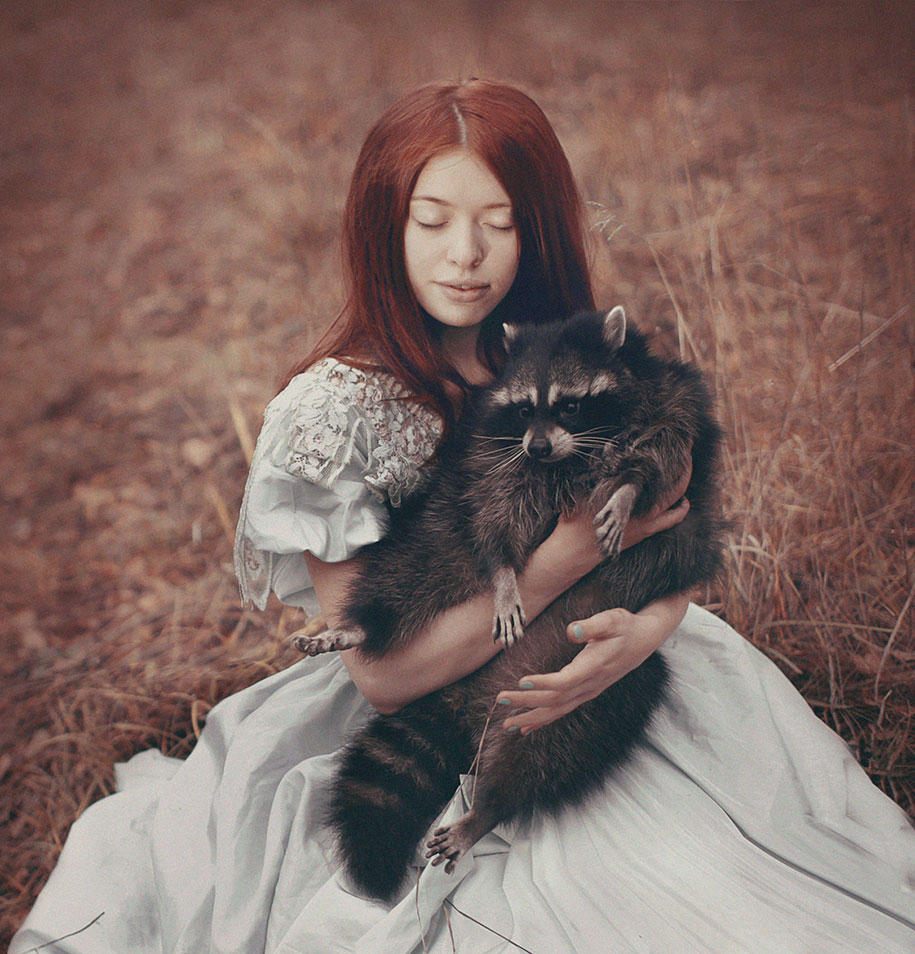 real-animals-pose-with-humans18