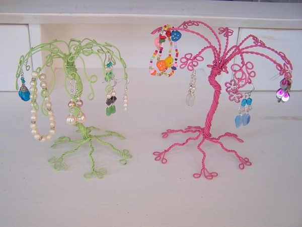 Wide jewelry organizer vignette