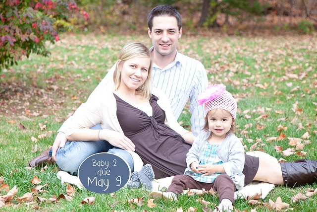 Pregnancy announcement with props