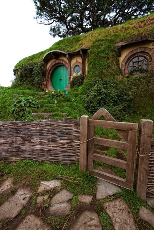 Compact hobbit hole living space