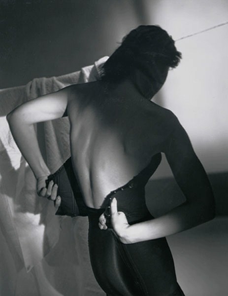 Soft tonal study of shoulders and spine