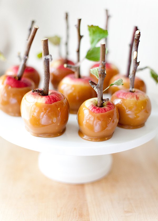 06 TWIG MINI CARAMEL APPLES