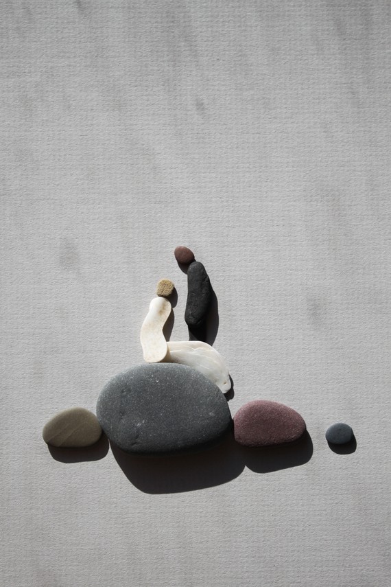 Two pebble figures facing on a large stone
