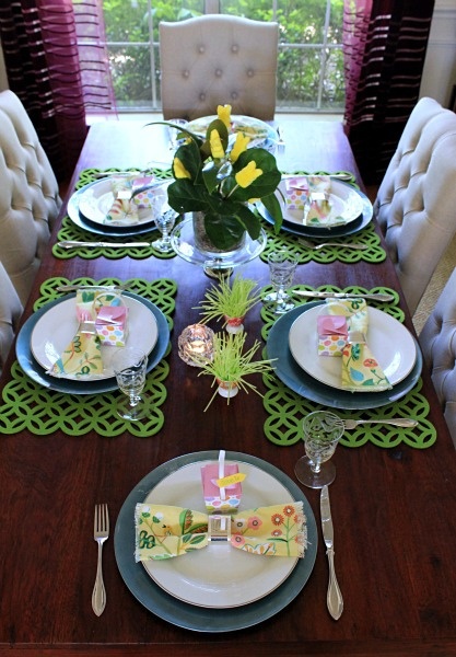 Coordinated Easter table color story
