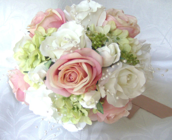 Warm-toned autumn wedding bouquet